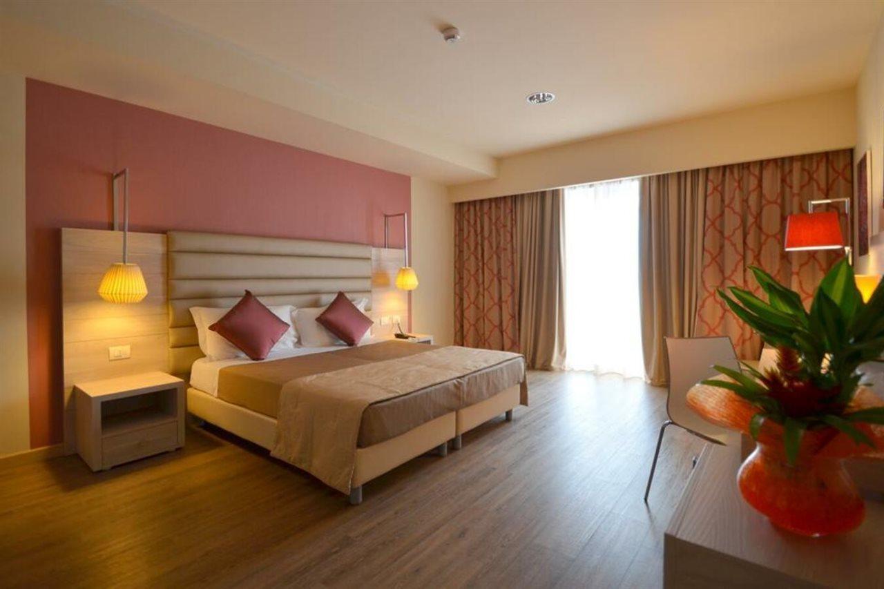 Turin Airport Hotel & Residence Сан-Франческо-аль-Кампо Экстерьер фото
