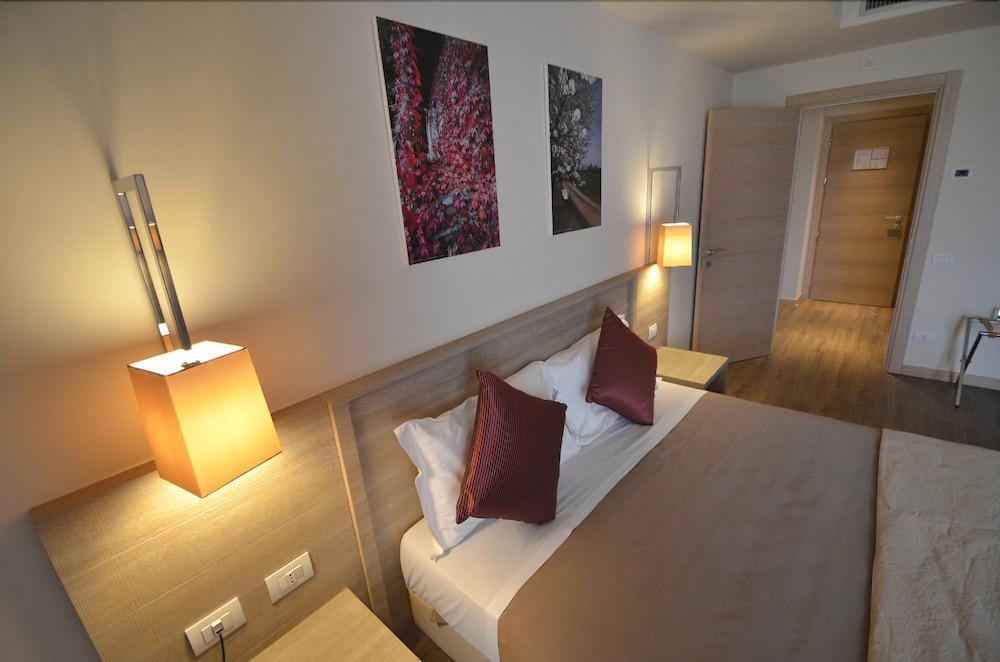 Turin Airport Hotel & Residence Сан-Франческо-аль-Кампо Экстерьер фото