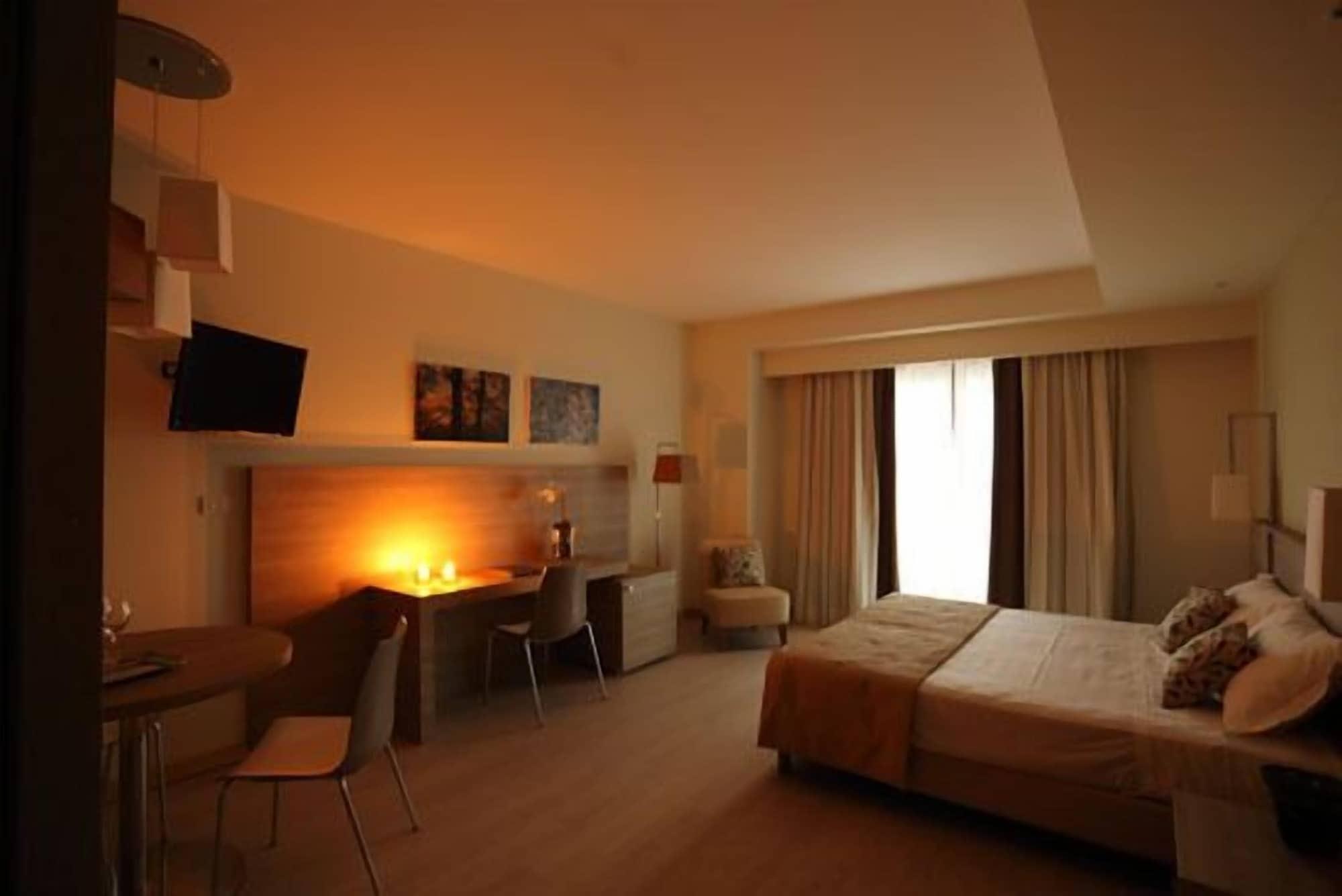 Turin Airport Hotel & Residence Сан-Франческо-аль-Кампо Экстерьер фото